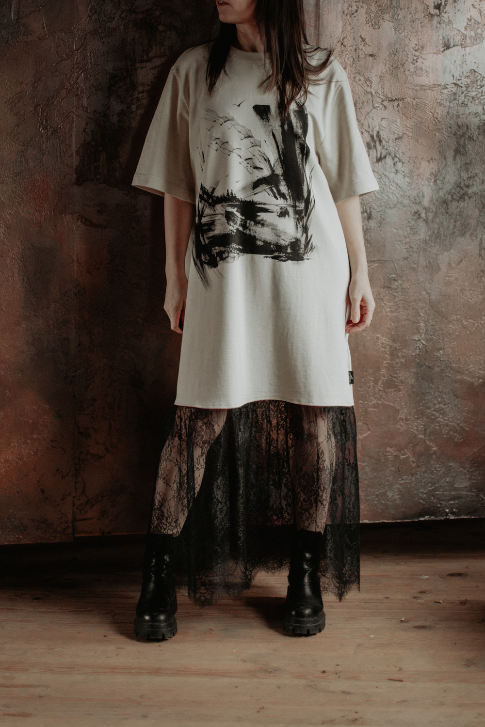 T-krekla kleita "Gājputni" ar mežģīni-L