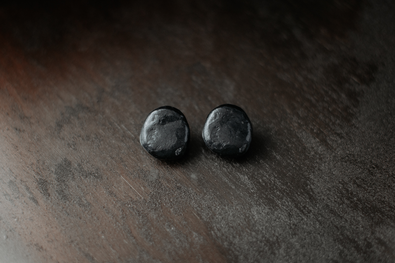 Auskari "Staburaga akmeņi" -grafīta