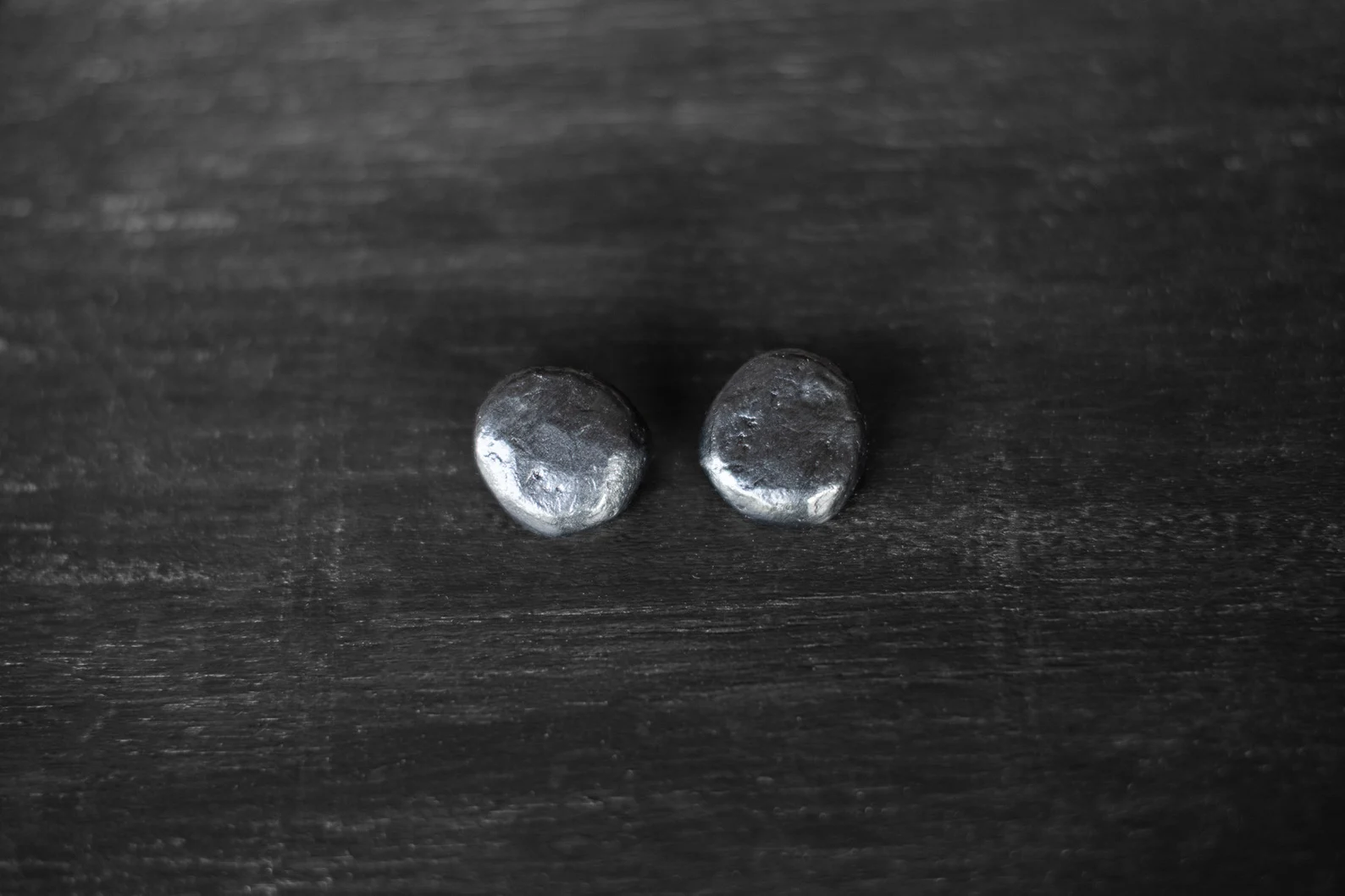 Auskari "Staburaga akmeņi" -grafīta