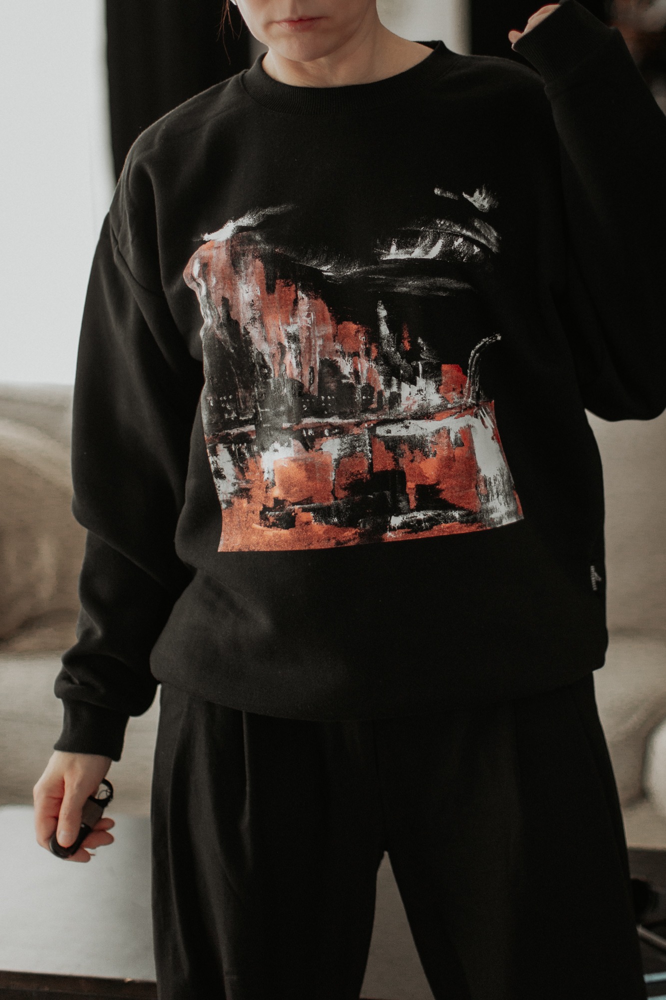 Džemperis ar gleznu "Pilsēta" M