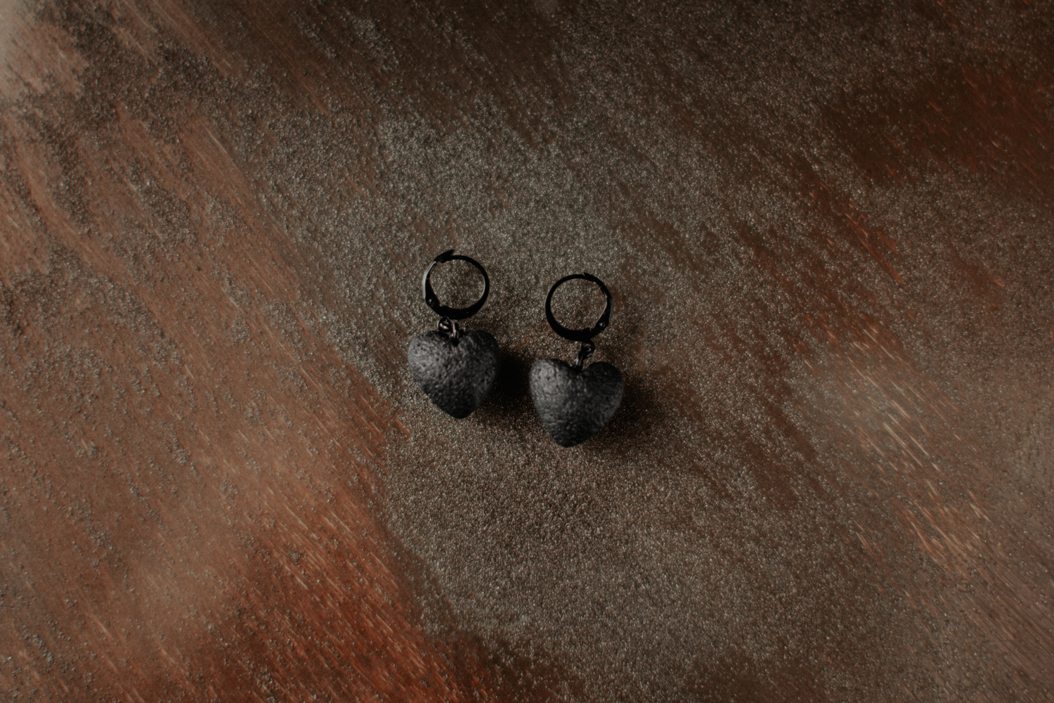 Āķu auskari "Melnās meža sirsniņas"