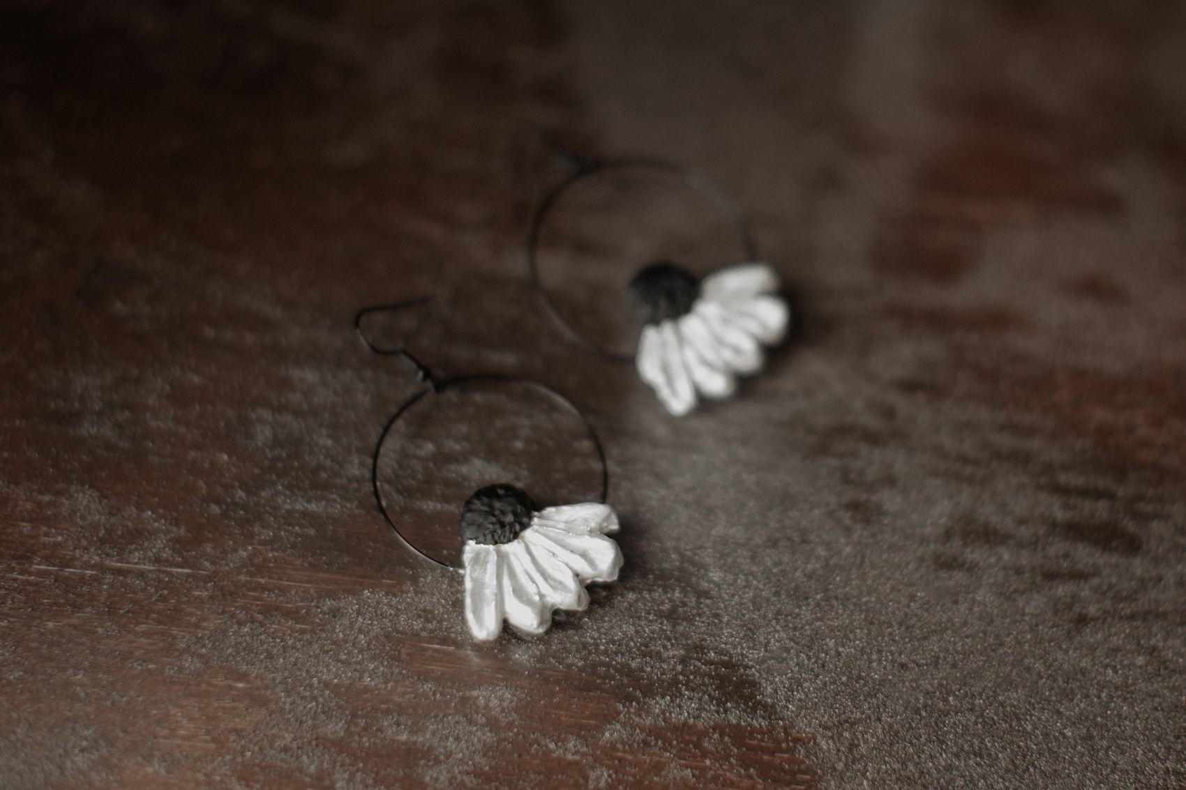 Āķu auskari apaļie "Margrietiņas" - Image 3